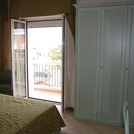 Hotel Residence Veliero Riccione Exterior photo