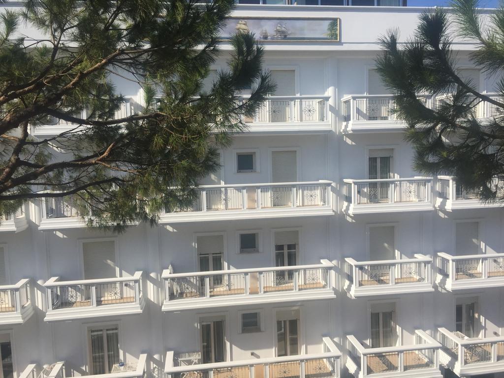 Hotel Residence Veliero Riccione Exterior photo